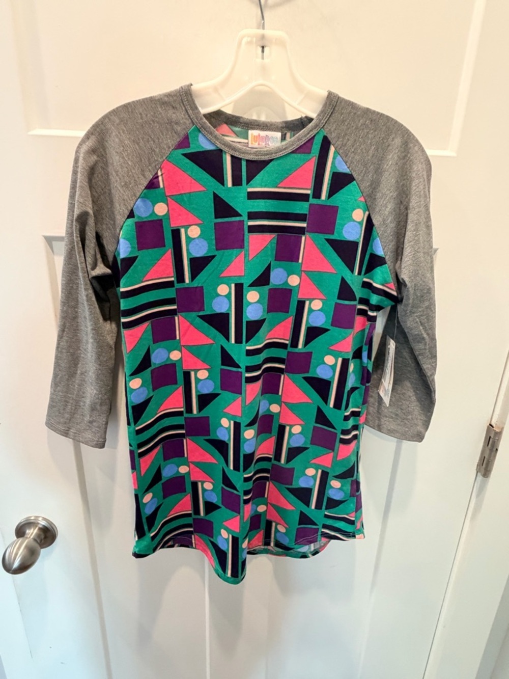 LuLaRoe Randy Tee XS Geometric Print Raglan Gray Sleeves Top